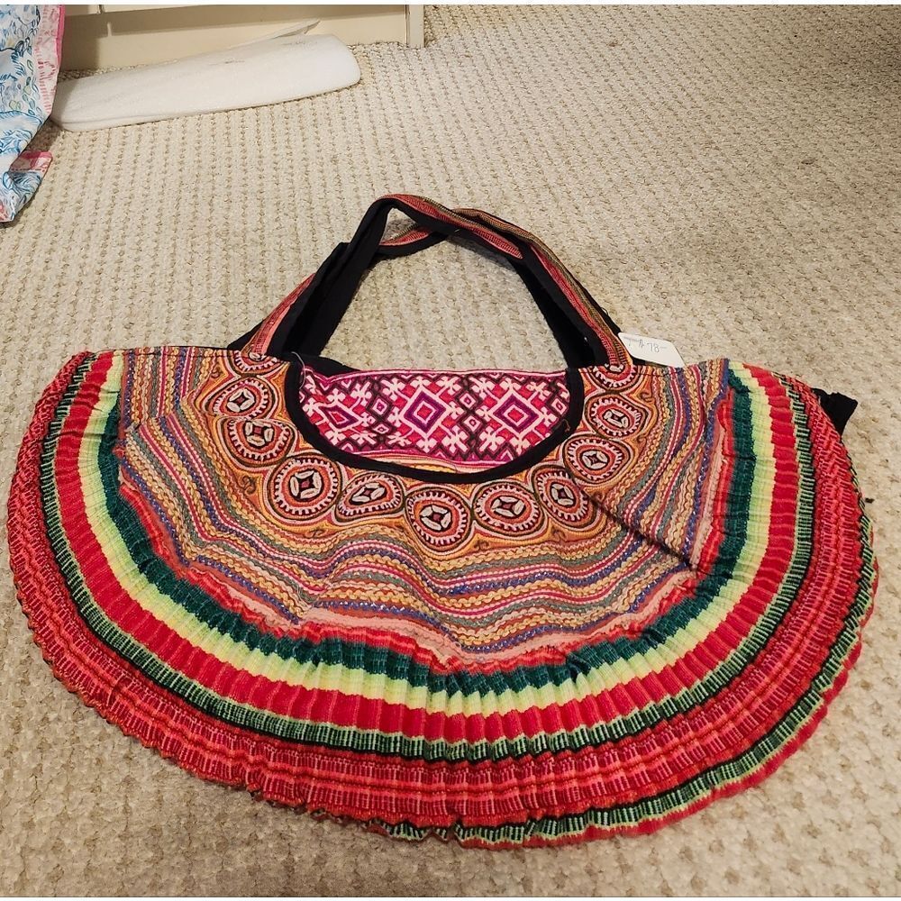 NWT Expressions NYC Artisan Hill Tribe Embroidered Half-Moon Boho Handbag $78